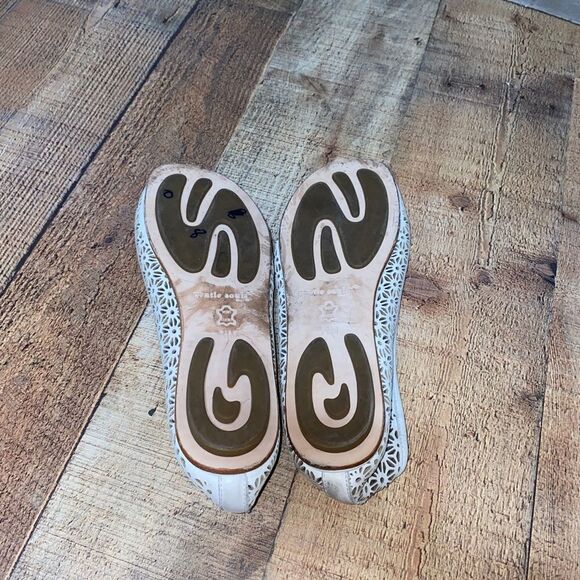 Gentle Souls Gigi Ballet Flats Lasercut Shoes - Picture 7 of 10